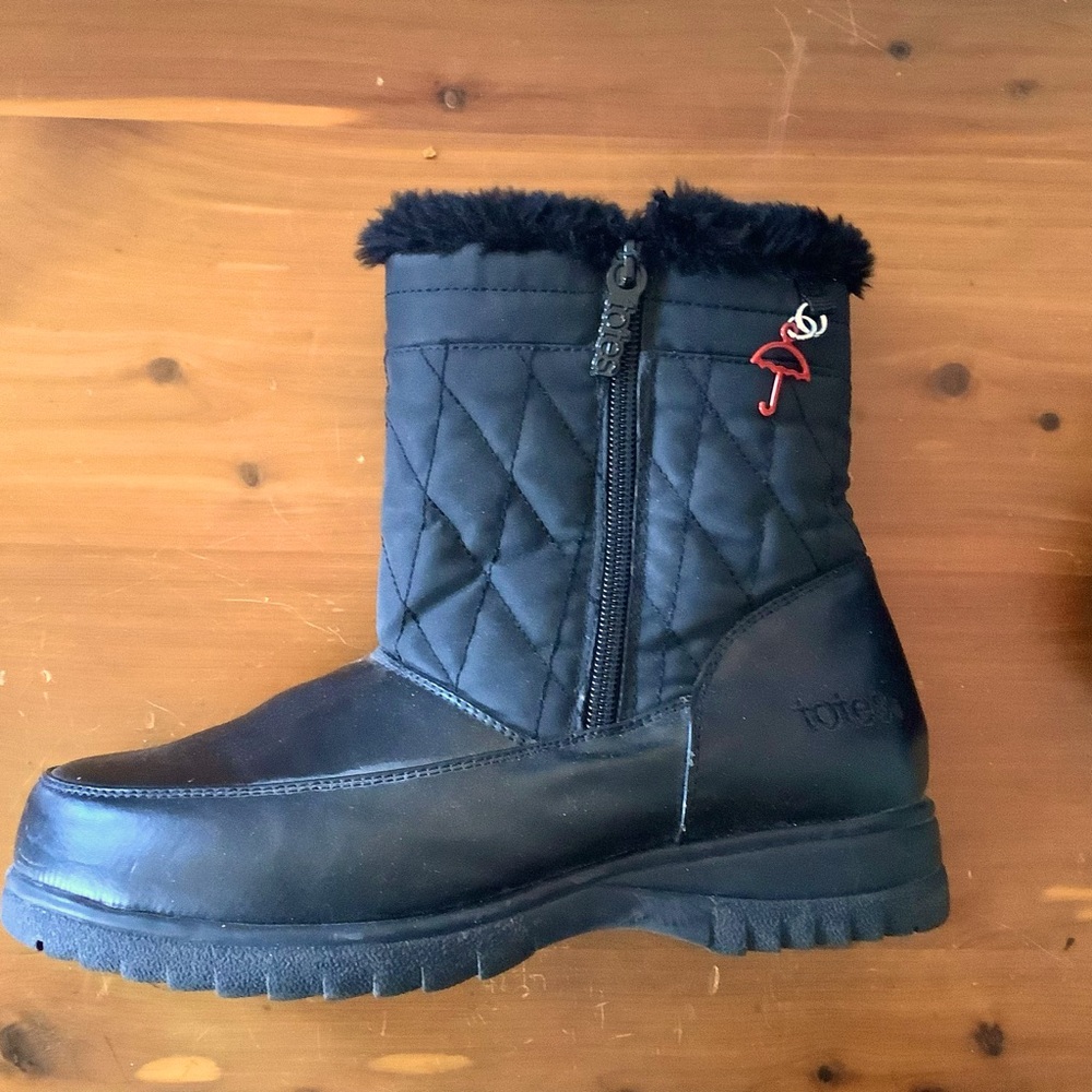 Totes Black Quilted Ankle Boots